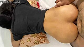 मॉन्स्टर लंड से बिग ऐस इंडियन औरत को हार्डकोर चोदना पसंद है