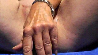 Oh man, I just love stickin' this cucumber in my wet pussy, it's makin' me gape so good!