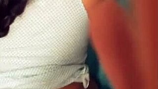 बड़े चूचों वाली अरेबिक रंडी घरेलू पत्नी पति से डर्टी टॉक होममेड में क्रिम्पाई लेती है!