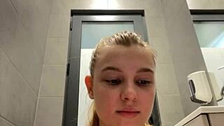 Curvy teen fingers her big ass pussy in public outdoor spot for intense orgasm