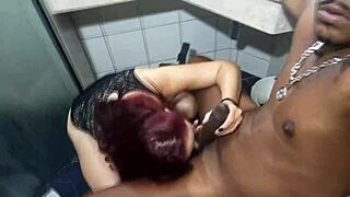 AMATEUR FUCK in BATH with BBC COCK - Foda Amadora na Banheira
