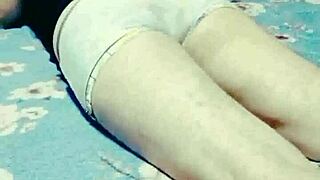 i uh, feel so crazy showin' off my sexy flashin' in this exotic massage solo