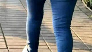 Hey, check out this curvy Latina in jeans!