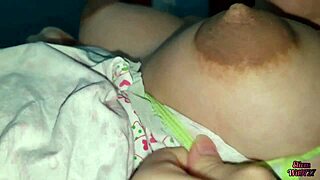 गीली बड़ी चूचियों वाली बेब की पहली बार टाइट चूत में जोरदार चुदाई