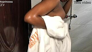 omg you gotta see this petite usa babe spreading her big ass in doggystyle 😍🍑