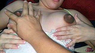 गीली बड़ी चूचियों वाली बेब की पहली बार टाइट चूत में जोरदार चुदाई