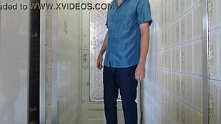 The sexy latina gives a blowjob to the delivery guy in homemade amateur style.