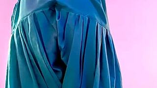 18 year old indian girl gets her sexy body leaked while showing off naked to boyfriend on video call?