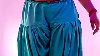 18 year old indian girl gets her sexy body leaked while showing off naked to boyfriend on video call?