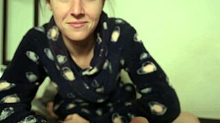 Engaging chat about sucking and receiving a load in homemade couple scene