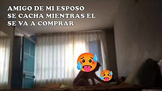 amigo se mete a la cama mientras mi esposo se va a capacitacion y alquilamos dos camas para todos