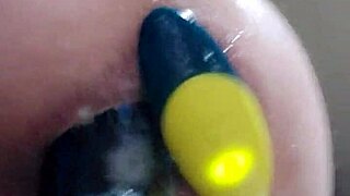 i'm tryin to stretch my asshole with this dildo but its so bigg