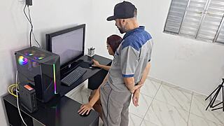 Dona De Casa Calls Technician And Receives Him In Just Panties For Casting Fuck