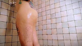 giantess letting you watch me shave... oh be careful with all this water splashing around