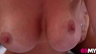 bodacious blonde clovers gets grabbed! oh what a hot milf sex scene