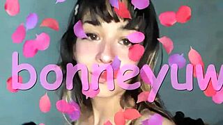 Bonneyuwu, check out these 10 cute pigtail pics and that sexy video in pink!