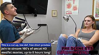 ¿Estás listo para ver el examen de estetoscopio de Tyler Lynn en backstage con guantes de látex?