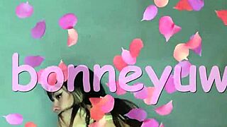 Bonneyuwu, check out these 10 cute pigtail pics and that sexy video in pink!