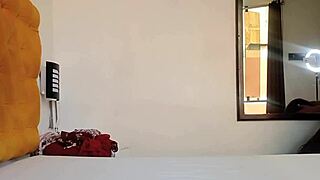 grabo a mi padrastro mientras me ve probandome ropa y termine con la polla dentro de mi coñito 😈🍆💦