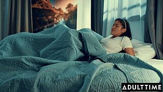 alina lopez dives into kendra spade's wet pussy for forgiveness